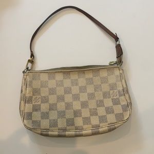 Lous Vuitton Damier Pouchette